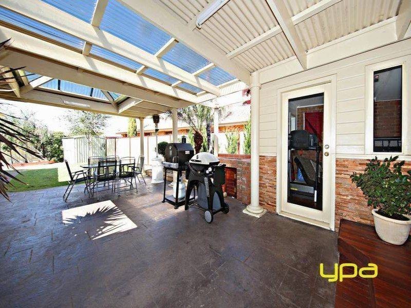 4 Hailey Court, Taylors Lakes VIC 3038