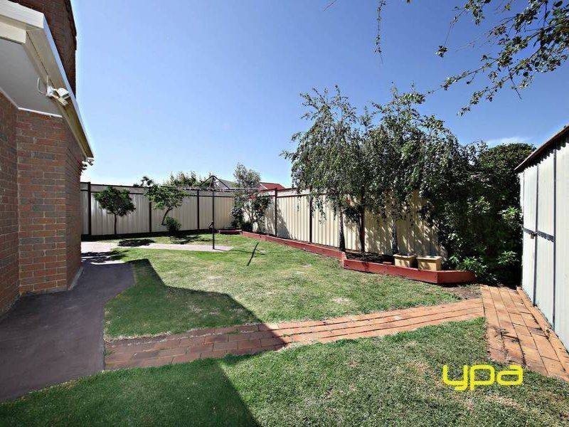 4 Hailey Court, Taylors Lakes VIC 3038