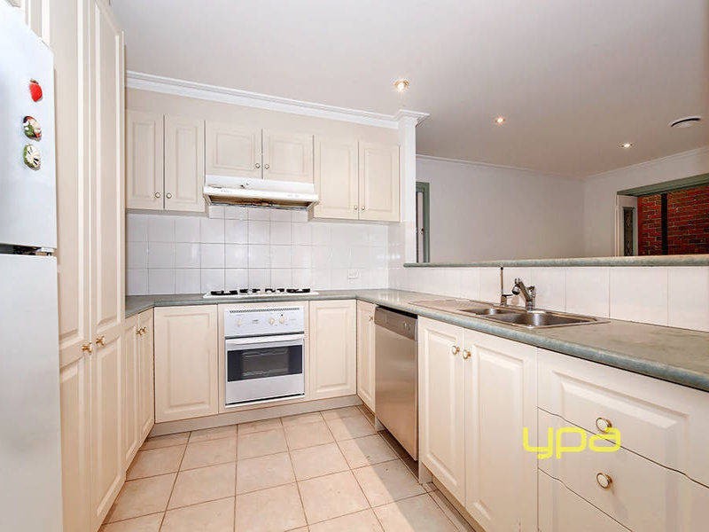 4 Manchester Drive, Sydenham VIC 3037