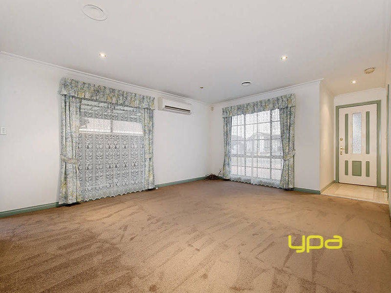 4 Manchester Drive, Sydenham VIC 3037