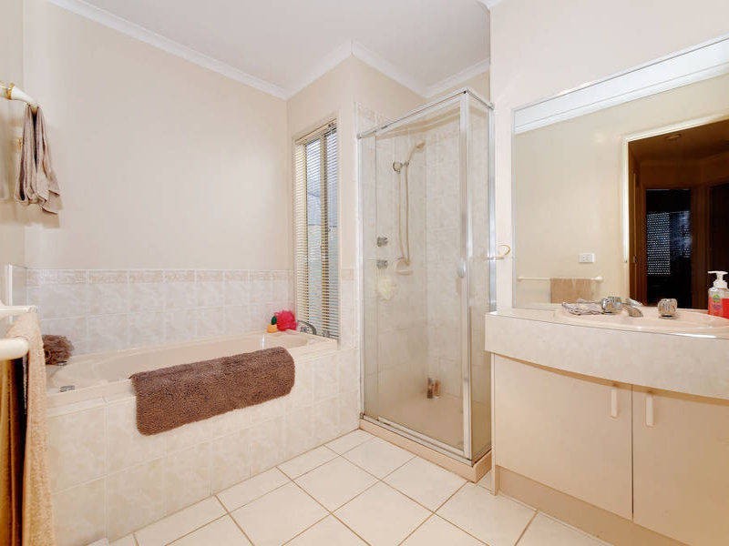 17 Allenby Road, Hillside VIC 3037