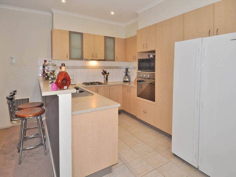 46 Amberlea Circuit, Taylors Hill VIC 3037