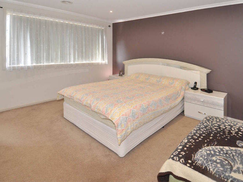 46 Amberlea Circuit, Taylors Hill VIC 3037