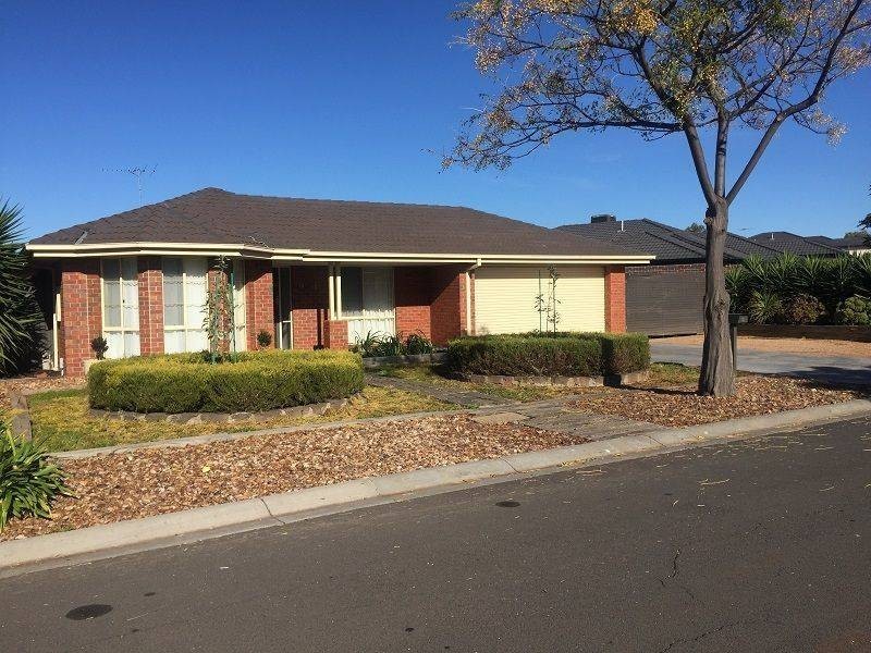 13 Tucker Place, Caroline Springs VIC 3023