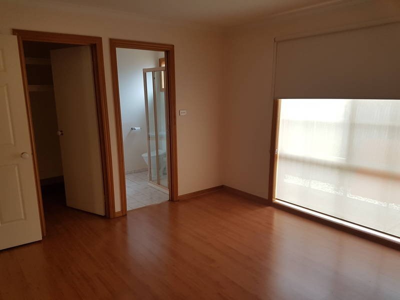 38 Verona Drive, Taylors Lakes VIC 3038