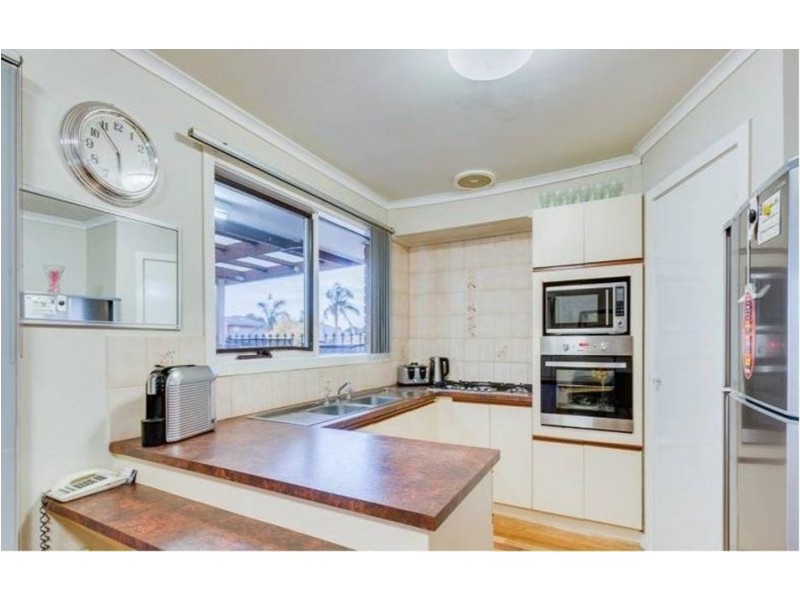 13 Lionheart Avenue, Taylors Lakes VIC 3038