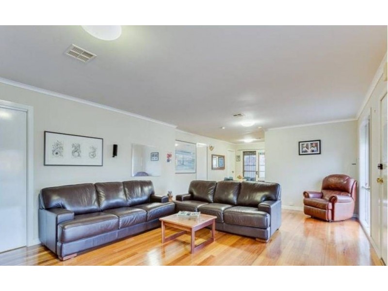 13 Lionheart Avenue, Taylors Lakes VIC 3038