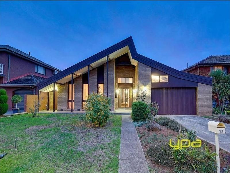 13 Koroit Place, Taylors Lakes VIC 3038
