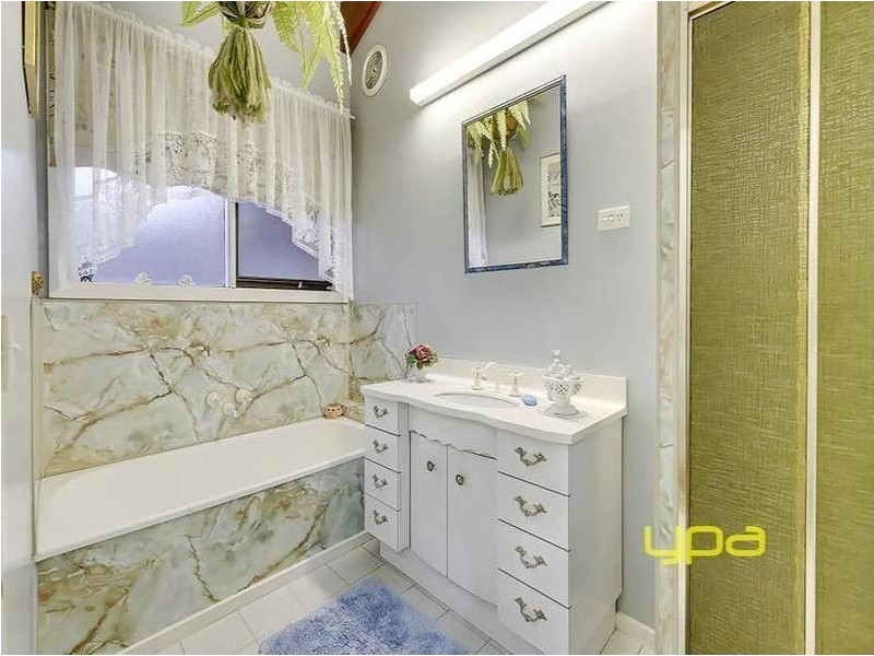 13 Koroit Place, Taylors Lakes VIC 3038