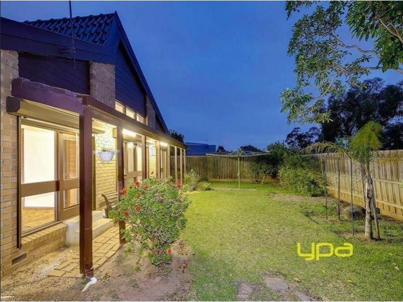 13 Koroit Place, Taylors Lakes VIC 3038