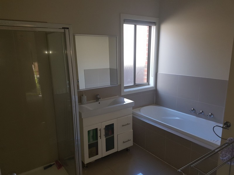 2/14 Jade Way, Hillside VIC 3037