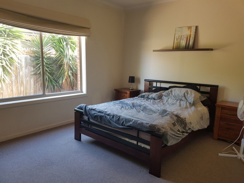 2/14 Jade Way, Hillside VIC 3037