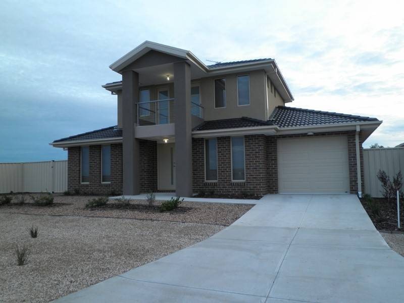 91 Cnr Victoria Rd & Darlington Str, Sydenham VIC 3037