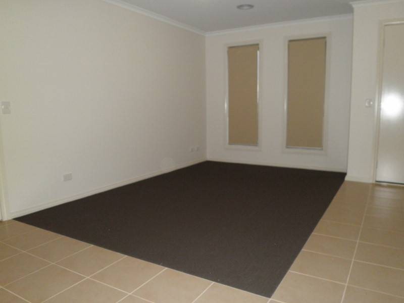 91 Cnr Victoria Rd & Darlington Str, Sydenham VIC 3037