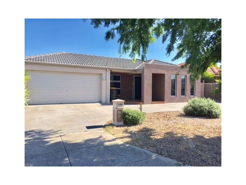 18 Southbank Walk, Taylors Hill VIC 3037