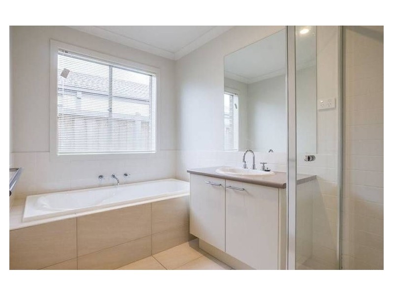 27 Morgan Crescent, Werribee VIC 3030