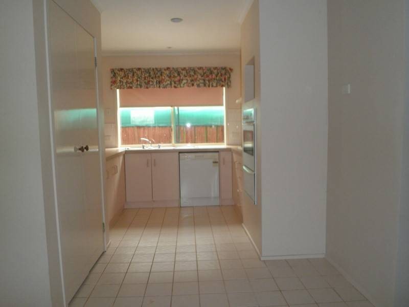 13 Delbridge Drive, Sydenham VIC 3037