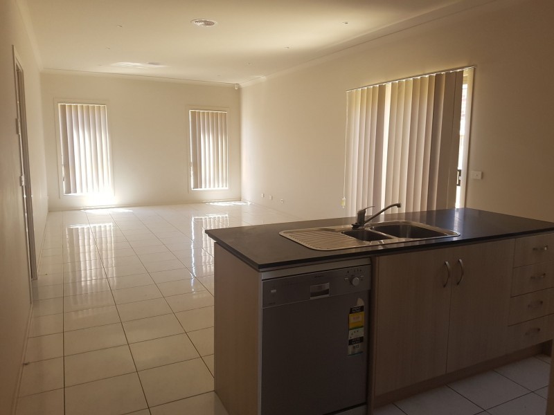 13 Burswood Circuit, Melton West VIC 3337