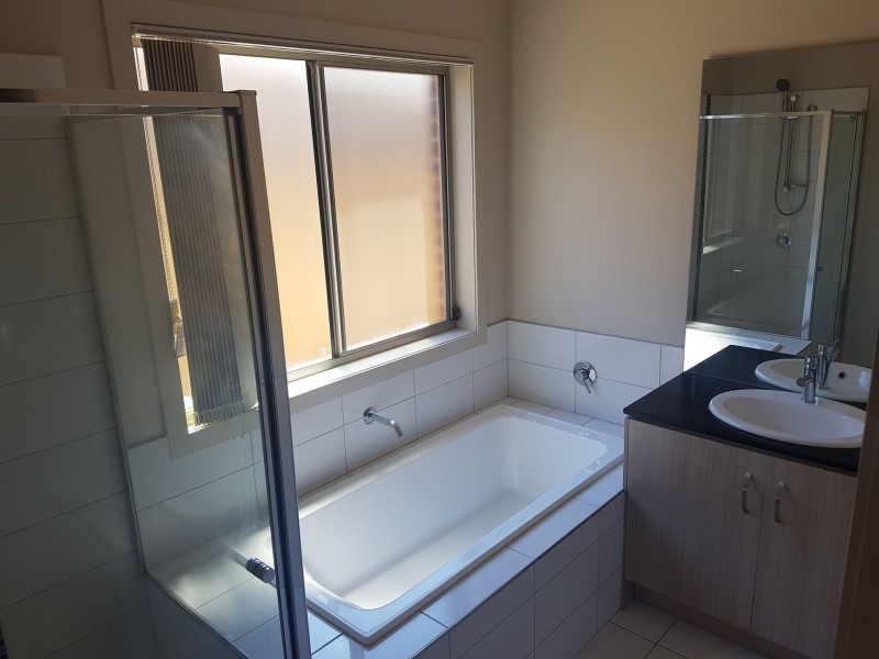 13 Burswood Circuit, Melton West VIC 3337