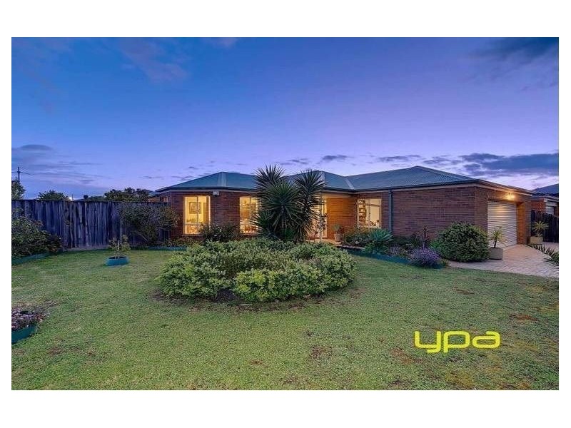 17 Johnston Way, Taylors Hill VIC 3037