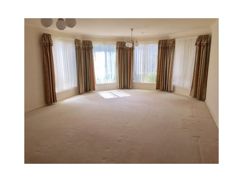 17 Johnston Way, Taylors Hill VIC 3037