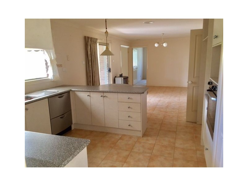 17 Johnston Way, Taylors Hill VIC 3037