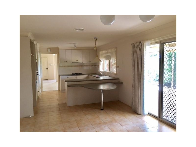 17 Johnston Way, Taylors Hill VIC 3037