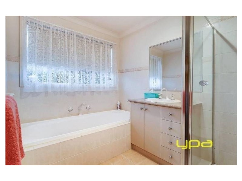 17 Johnston Way, Taylors Hill VIC 3037