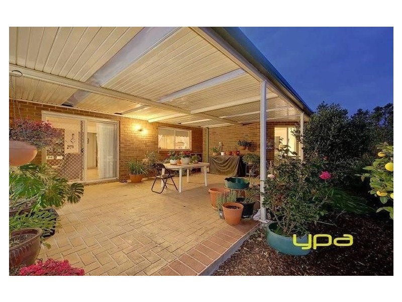17 Johnston Way, Taylors Hill VIC 3037