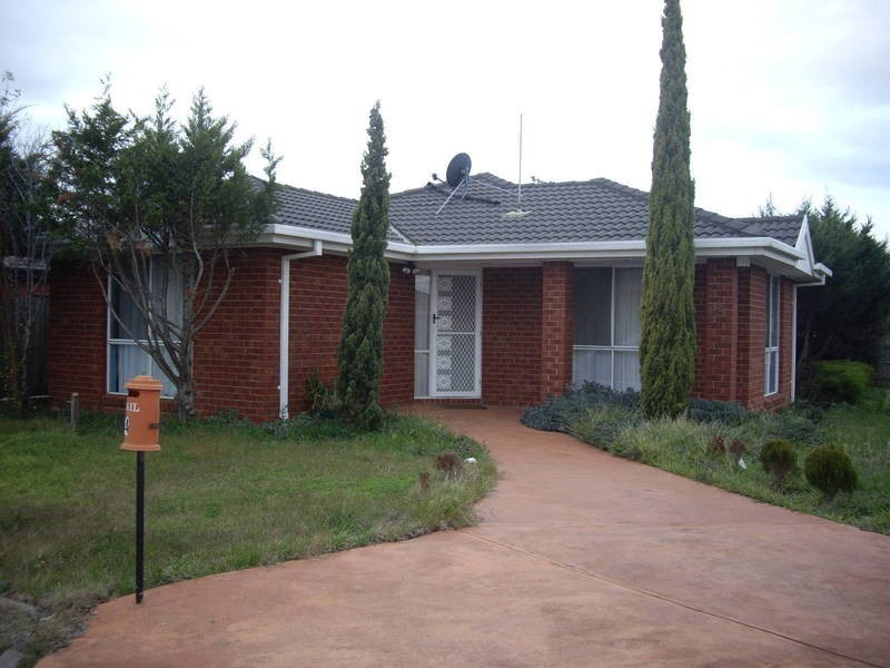 4 Doran Walk, Delahey VIC 3037