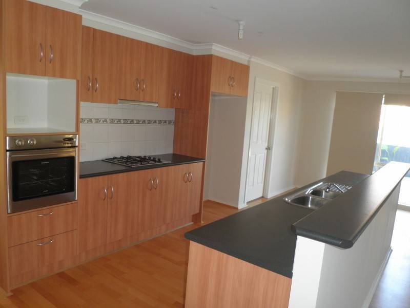 18 Swanston Court, Taylors Hill VIC 3037