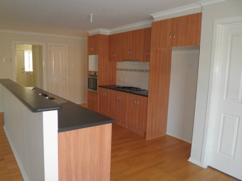 18 Swanston Court, Taylors Hill VIC 3037