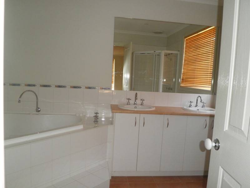 60 Jade Way, Hillside VIC 3037