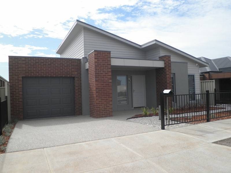 11 Etheridge Rise, Caroline Springs VIC 3023