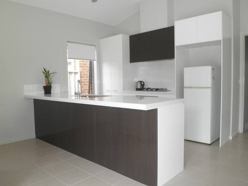 11 Etheridge Rise, Caroline Springs VIC 3023