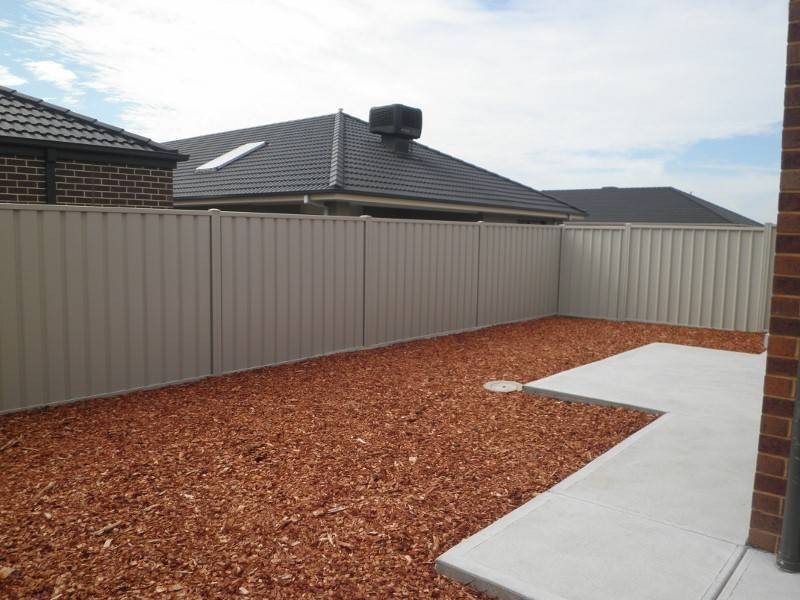 11 Etheridge Rise, Caroline Springs VIC 3023