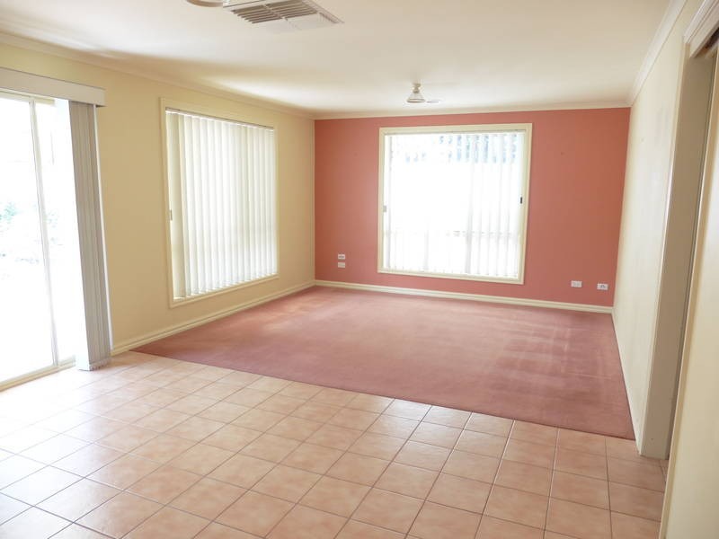 1/9 Benjamin Court, Sydenham VIC 3037