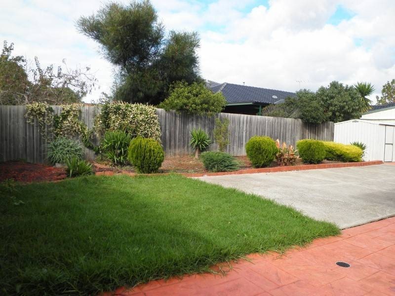 52 Blackman Crescent, Taylors Lakes VIC 3038