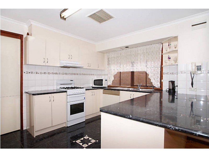 2 Sherwood Drive, Thomastown VIC 3074