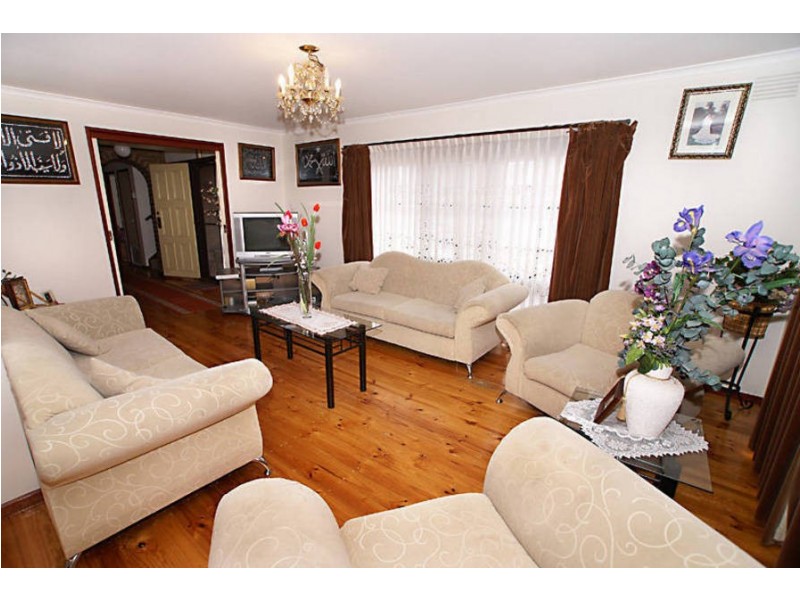 2 Sherwood Drive, Thomastown VIC 3074