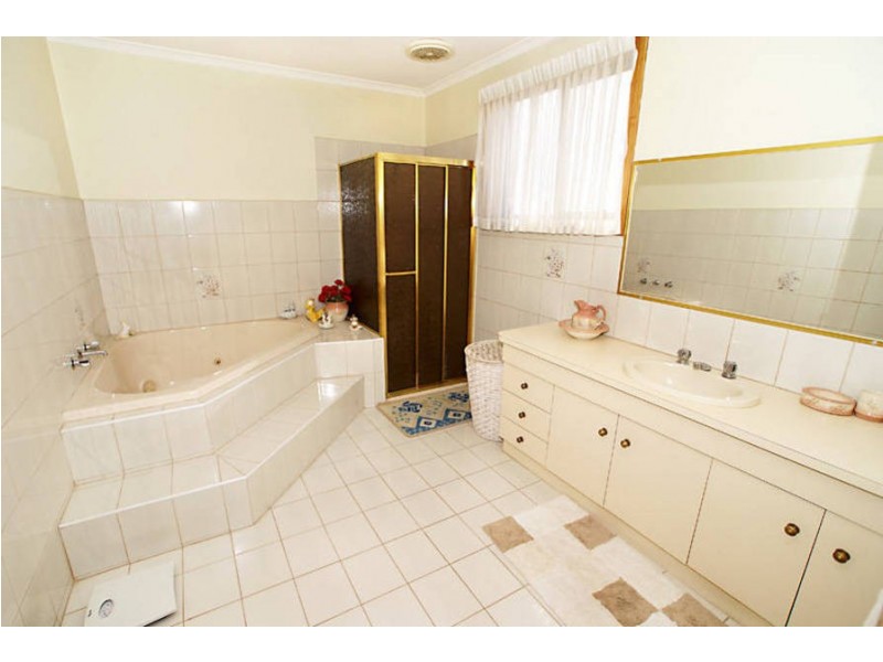 142 Barry Road, Thomastown VIC 3074