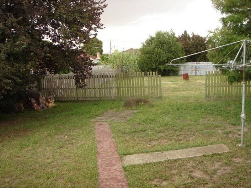 10 Geoffrey Street, Thomastown VIC 3074