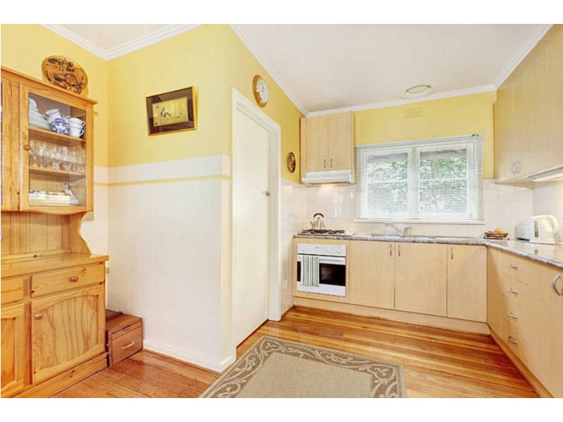 8 Lucille Avenue, Reservoir VIC 3073