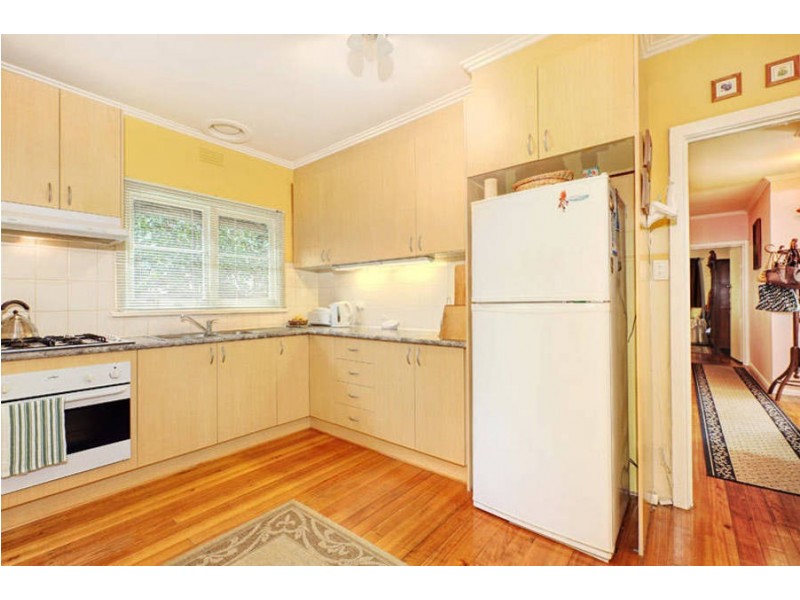 8 Lucille Avenue, Reservoir VIC 3073