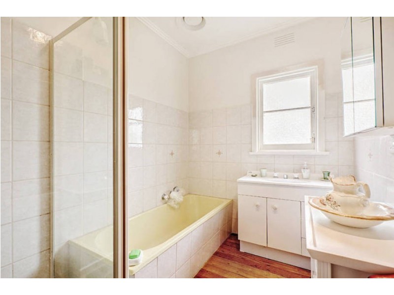 8 Lucille Avenue, Reservoir VIC 3073