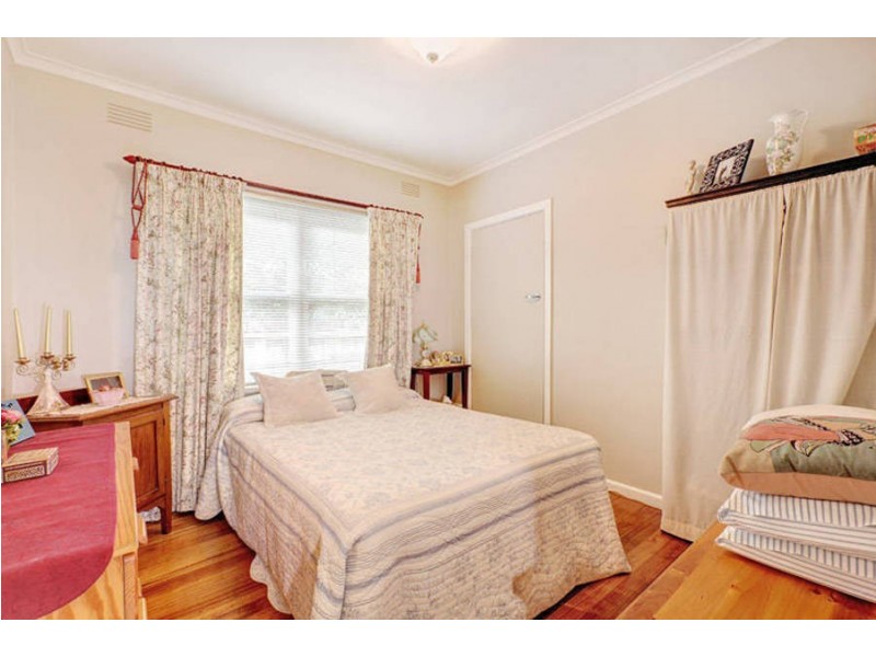 8 Lucille Avenue, Reservoir VIC 3073