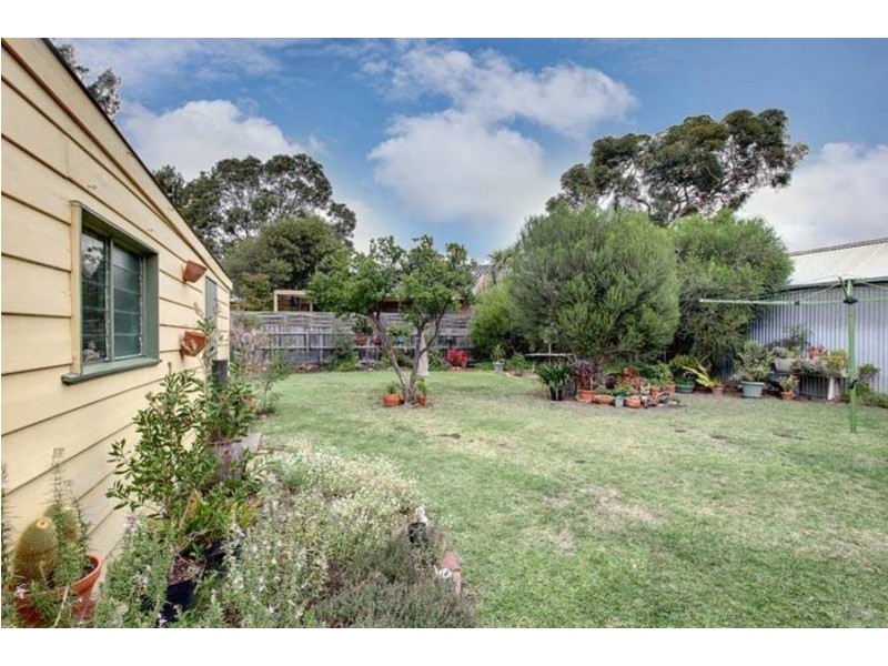 8 Lucille Avenue, Reservoir VIC 3073