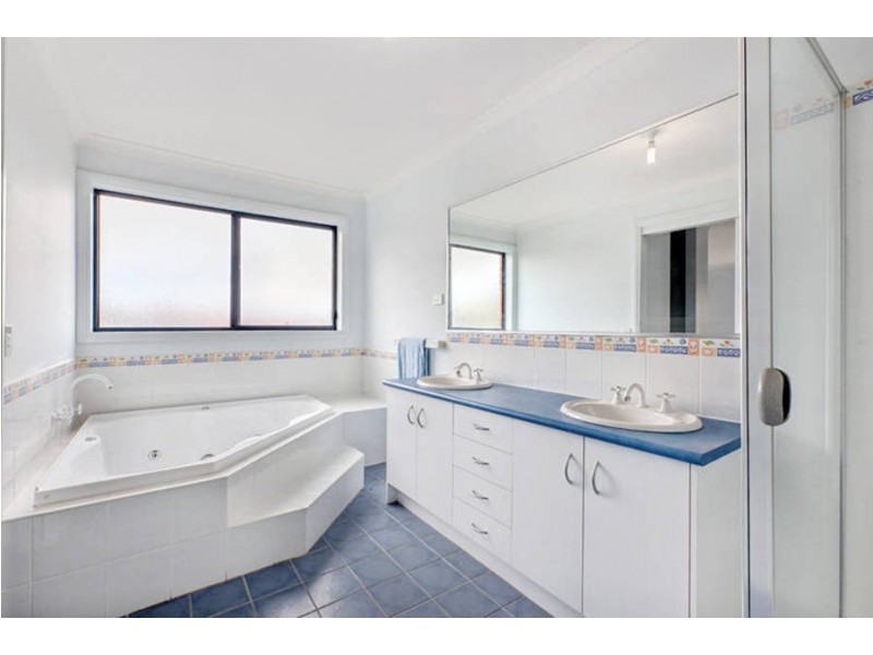 5 Lobelia Court, South Morang VIC 3752