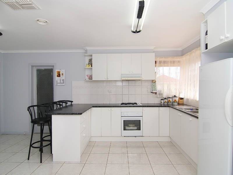 12 Kenna Drive, Lalor VIC 3075