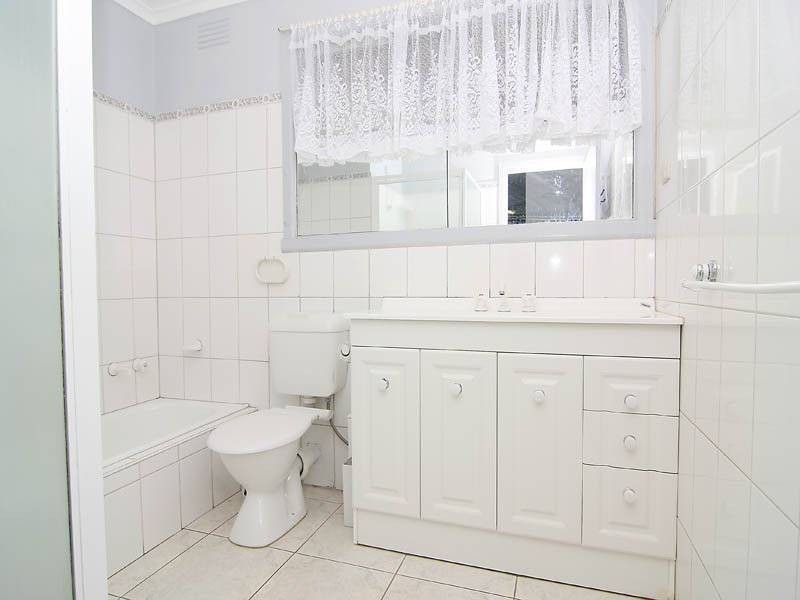 12 Kenna Drive, Lalor VIC 3075